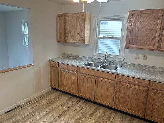 5th image of 603 English St