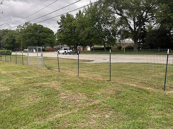 3rd image of 27365 Ryan Rd