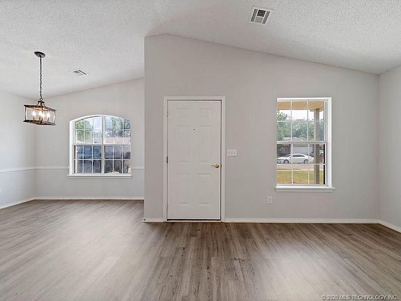 4th image of 1100 W 21st St N
