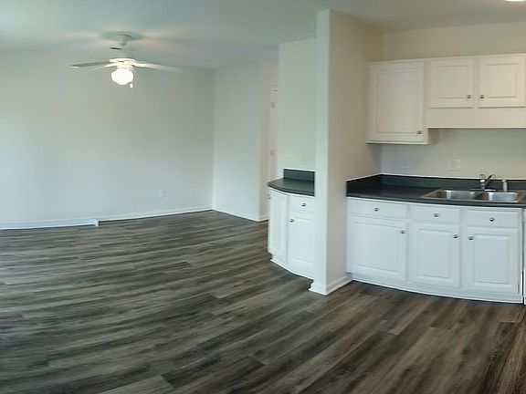 4th image of 2120 Sanibelle Ln #B