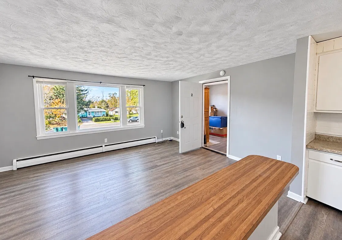 2 bed, $1,100 — Photo 1