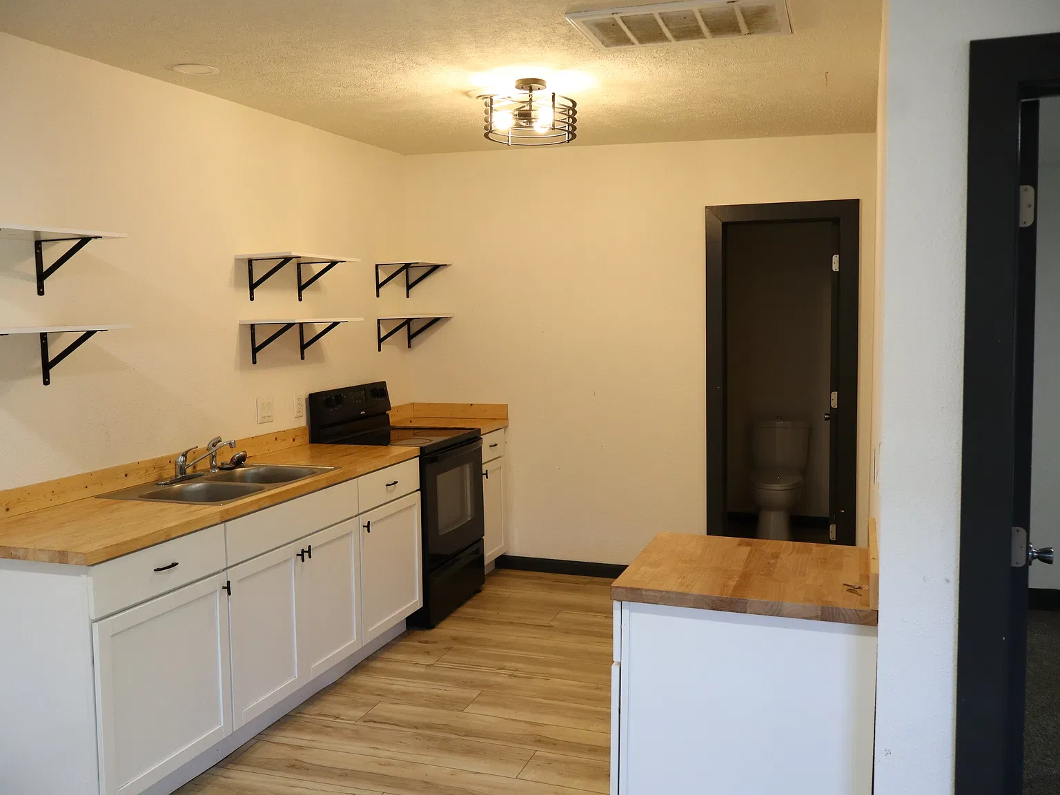 2147 North Newton Avenue - 1 — Photo 2