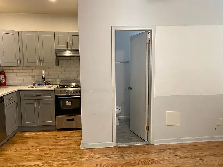 118 N 50th St #A4 — Photo 2