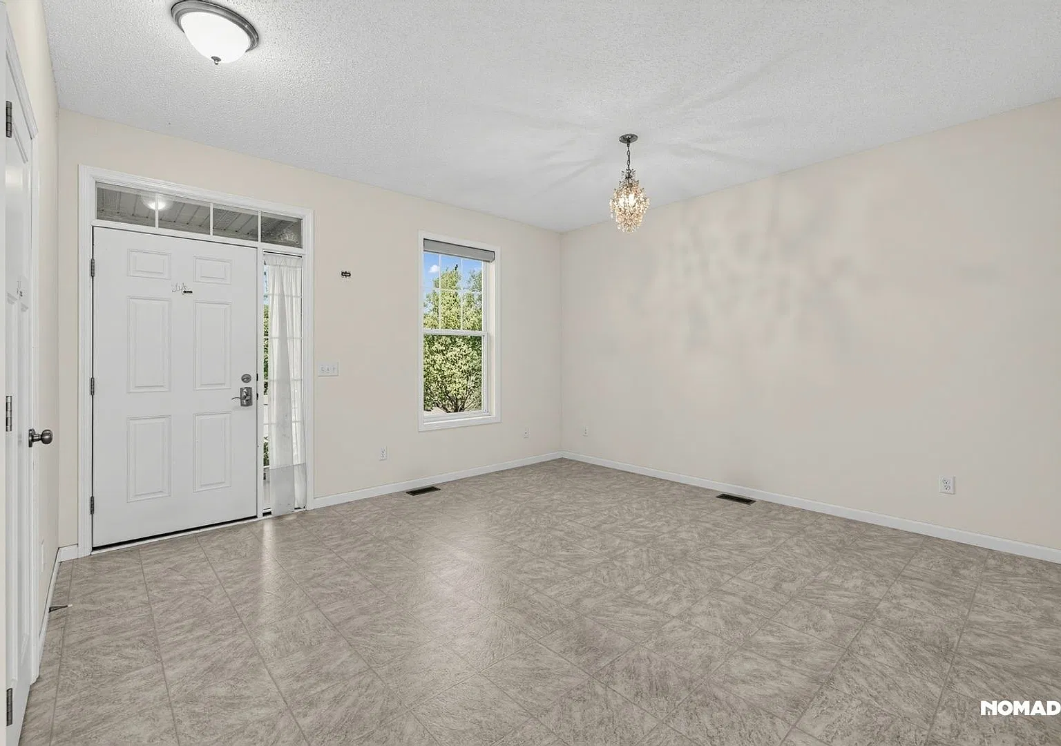 Spacious 5BR House in Plymouth — Photo 4