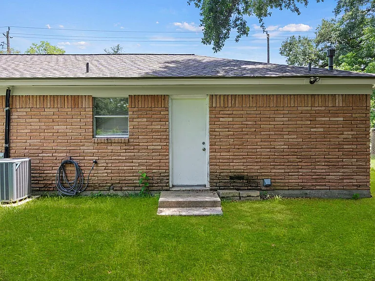 2304 Cedar Bayou Rd — Photo 11