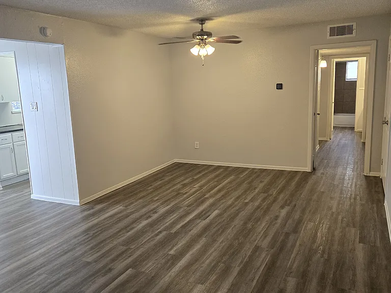 Alamo Apartments — Photo 35