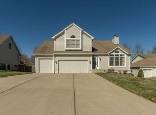 5122 SW Royal Tern Point, Lees Summit, MO 64082