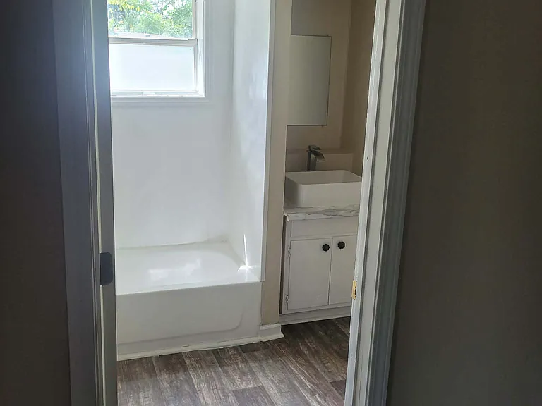 731 E 3rd St — Photo 8
