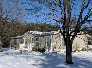 8 Kelly Ln, Coventry, RI 02816