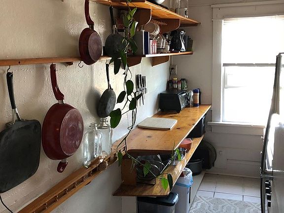 4th image of 1227 N Cass St APT 7
