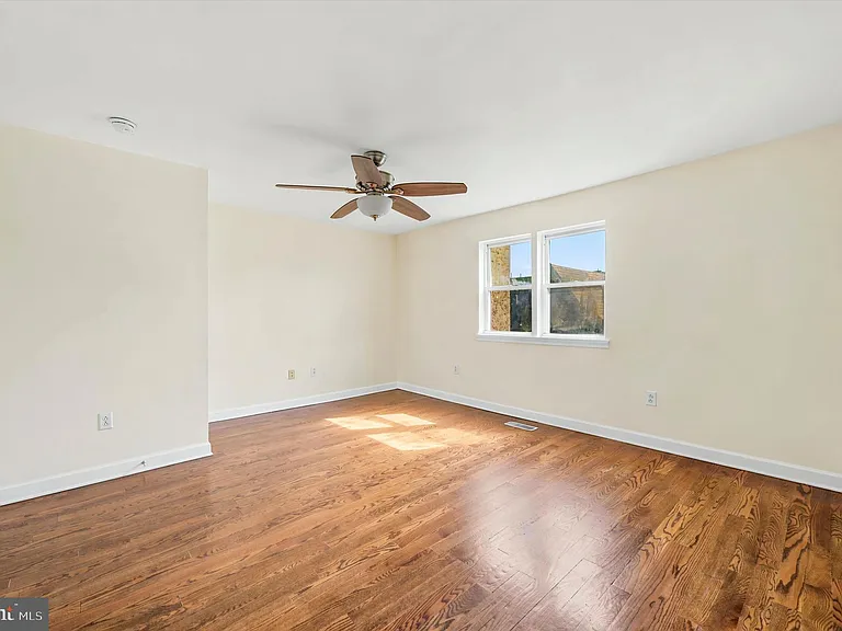 1215 Crease St — Photo 19