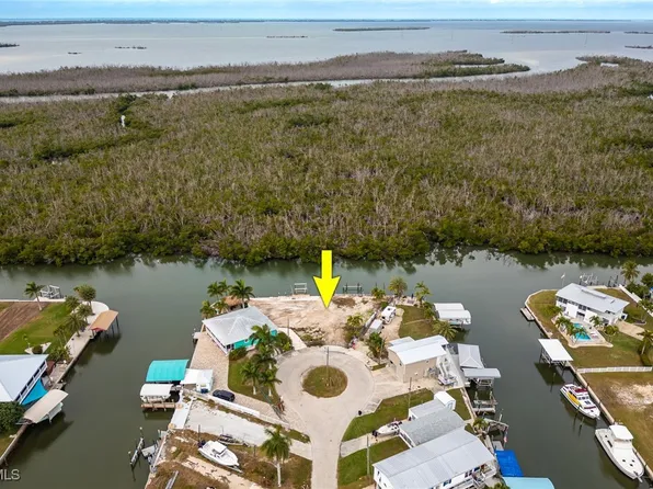 3977 Coconut Dr, Saint James City, FL 33956