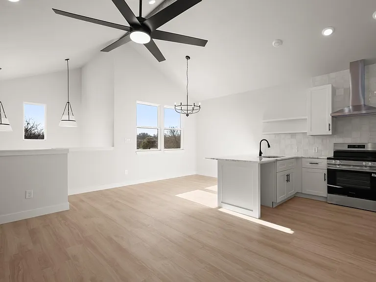 306 S Avenue P #B — Photo 10