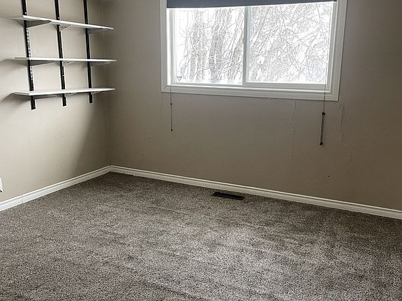 4th image of 464 Edward St #1