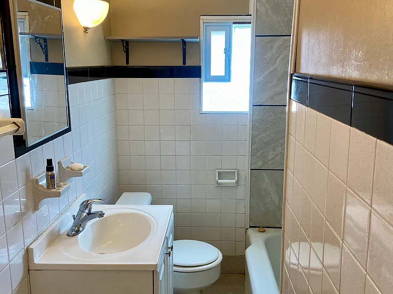 1004 Toman Ave — Photo 10