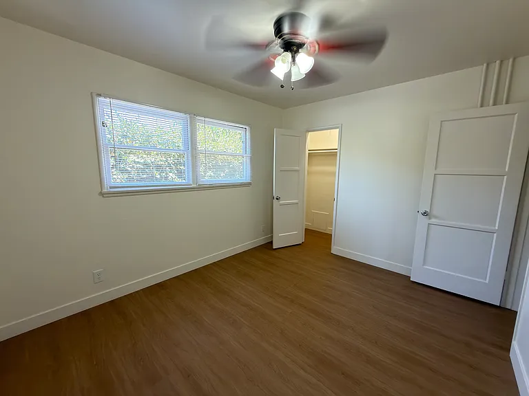 322 S Clark St #322 — Photo 9