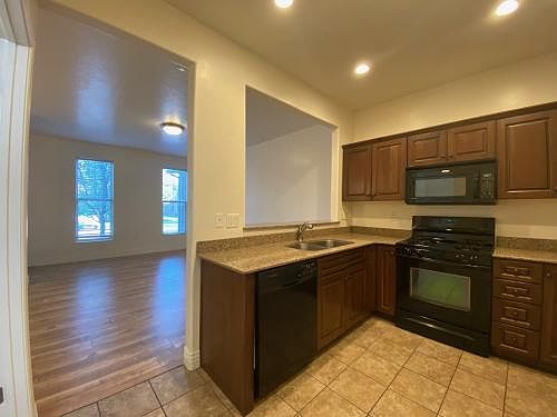 3rd image of 202 E Backhand Ln Unit 46
