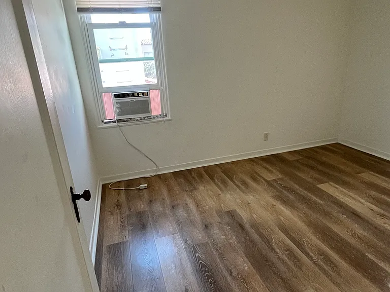 3012 Manhattan Ave #1/2 — Photo 8