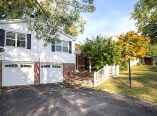 9 Montauk Dr, Saint Louis, MO