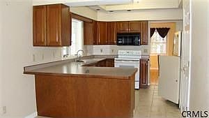 4th image of 7 Loren Dr