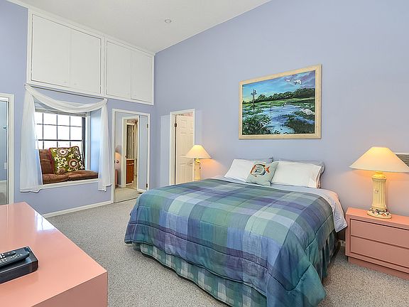 Loft W/Window Seat