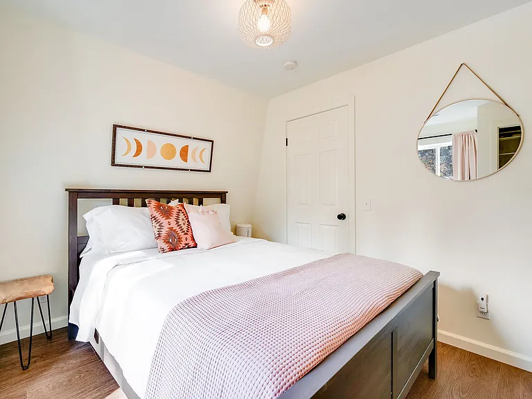 692 Santa Barbara Ave — Photo 18