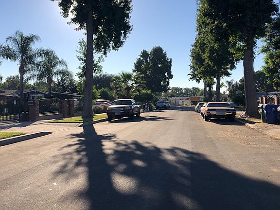 4th image of 13047 Bradwell Ave
