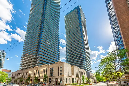 1080 Bay St Photo 1