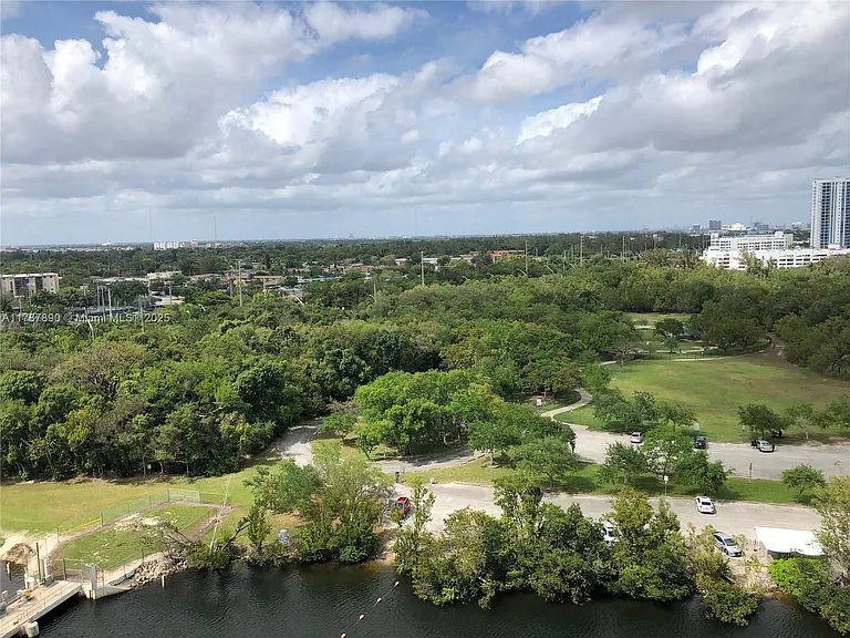 16385 Biscayne Blvd #1205 — Photo 13