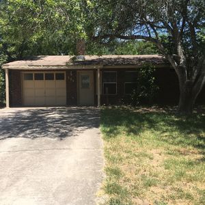 504 Low Meadow Dr, Pleasanton, TX, 78064