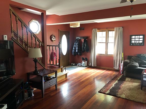5th image of 7714 W 65th Pl