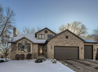 8806 Stratford Xing, Minneapolis, MN 55443