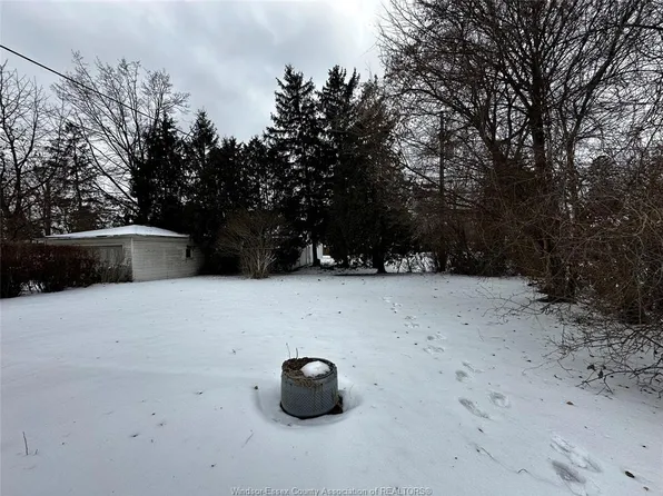 2911 Dominion Blvd, Windsor, ON N9E 2N1