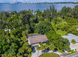 737 Siesta Dr, Sarasota, FL 34242