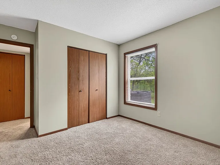 Woodhue Apartments — Photo 23
