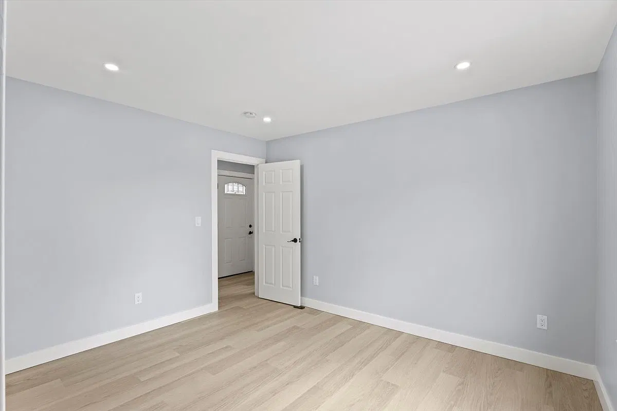 3 bed, $2,850 — Photo 2
