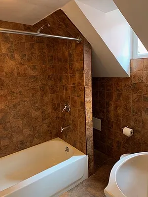 Rented by Salon Realty Corp | media 7