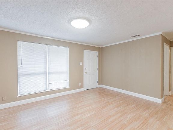 4th image of 1118 Montclair Dr
