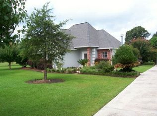 57 Cambridge Cir, Picayune, MS 39466