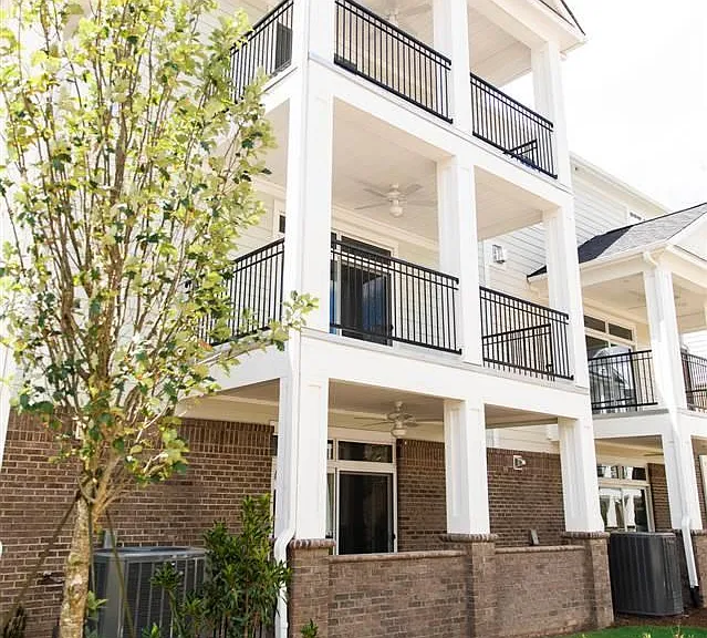 517 Gathering Park Cir — Photo 16