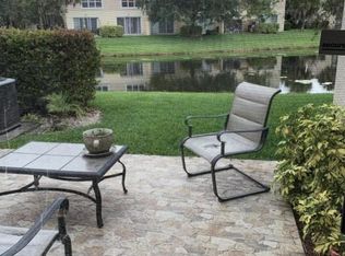 1105 Pinewood Lake Ct, Greenacres, FL 33415