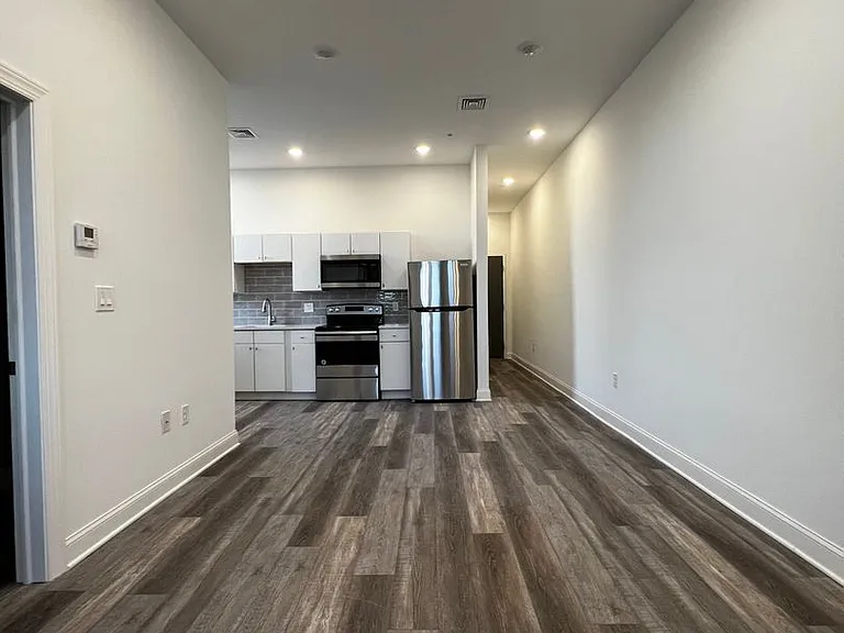 6800 Market Residential — Photo 2