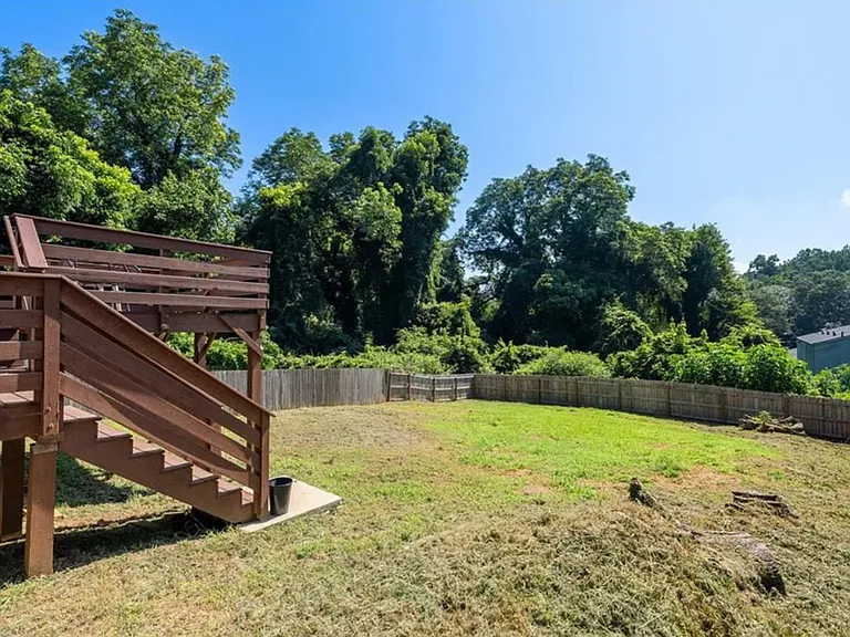 2352 Herring Rd SW — Photo 31