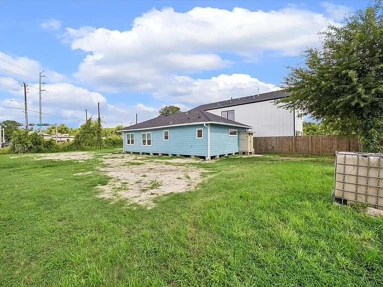 7702 Sealey St — Photo 5