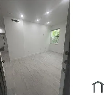 8503 S Flores St — Photo 6