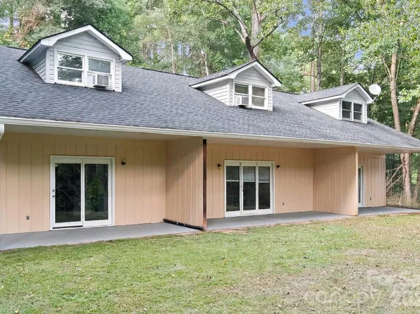 487 N Country Club Dr, Cullowhee, NC 28723