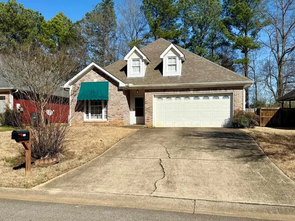 2007 Townhouse Ln, Bessemer, AL 35023