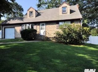 110 Paula Blvd, Selden, NY 11784