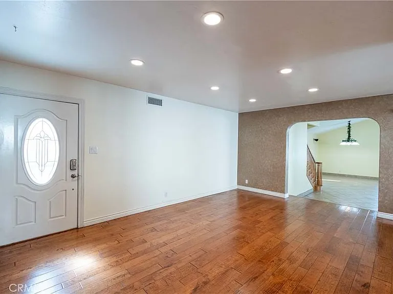 12121 Nashville Ave — Photo 8