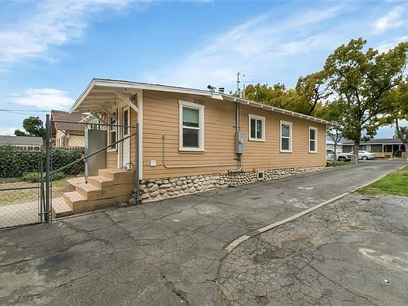 Driveway for 2-3 cars!